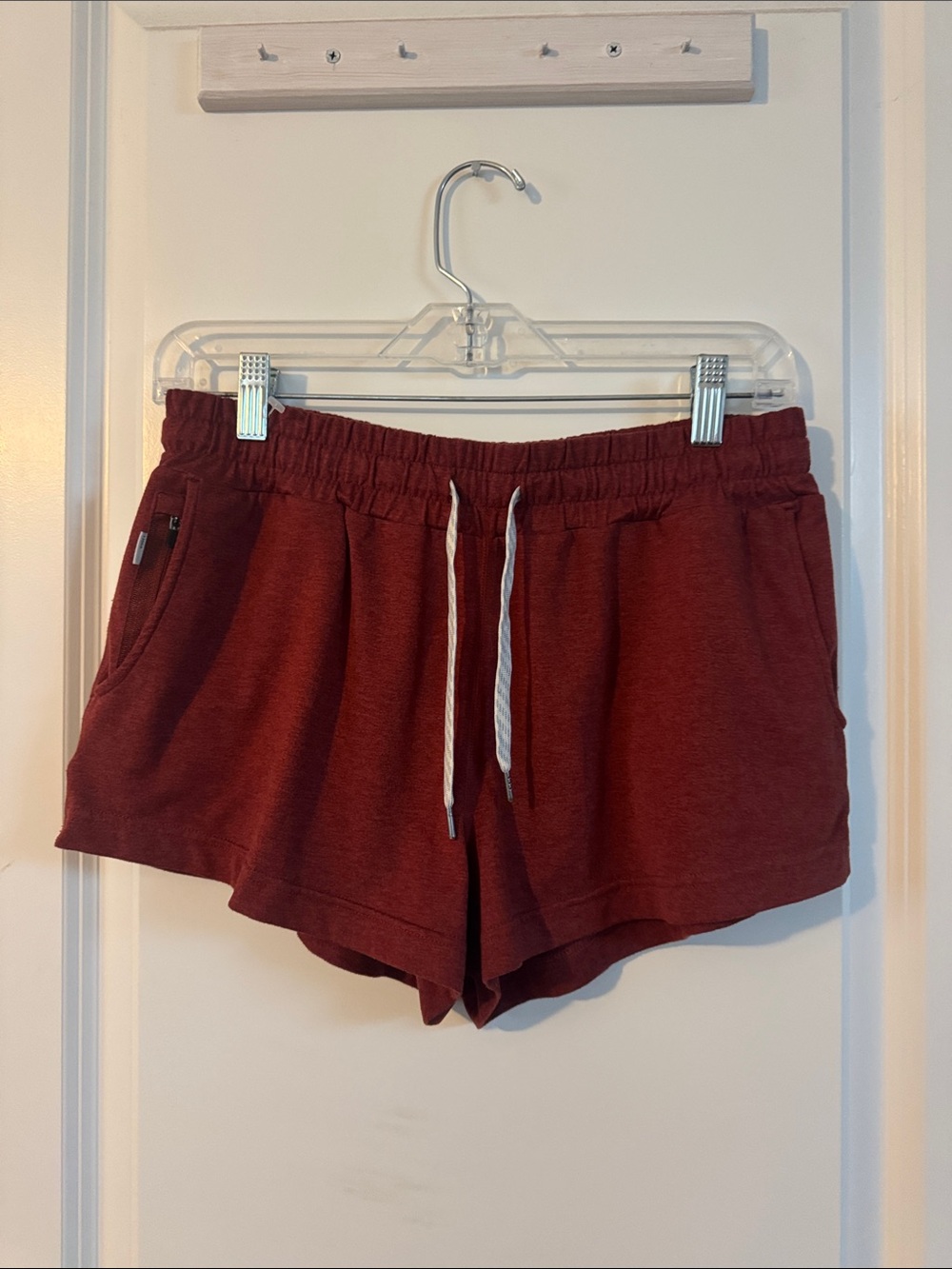 Vuori women’s Xs deep red drawstring short lounge bottoms